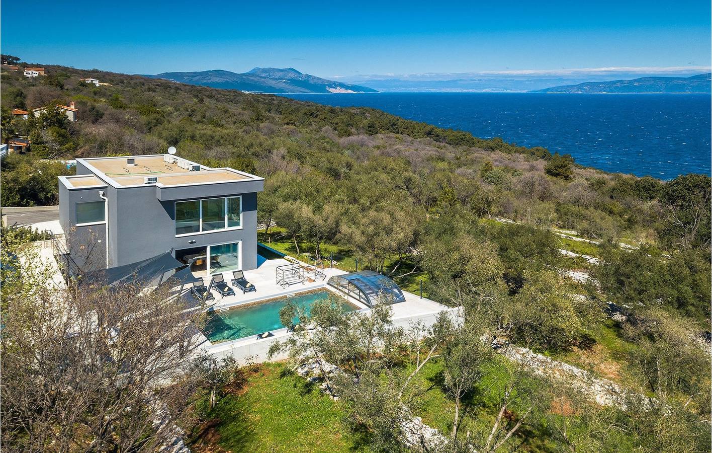 Reizende 200 m² große Wohnung mit Pool, WLAN und Zugang zum Strand in Raša, Ostküste Istrien