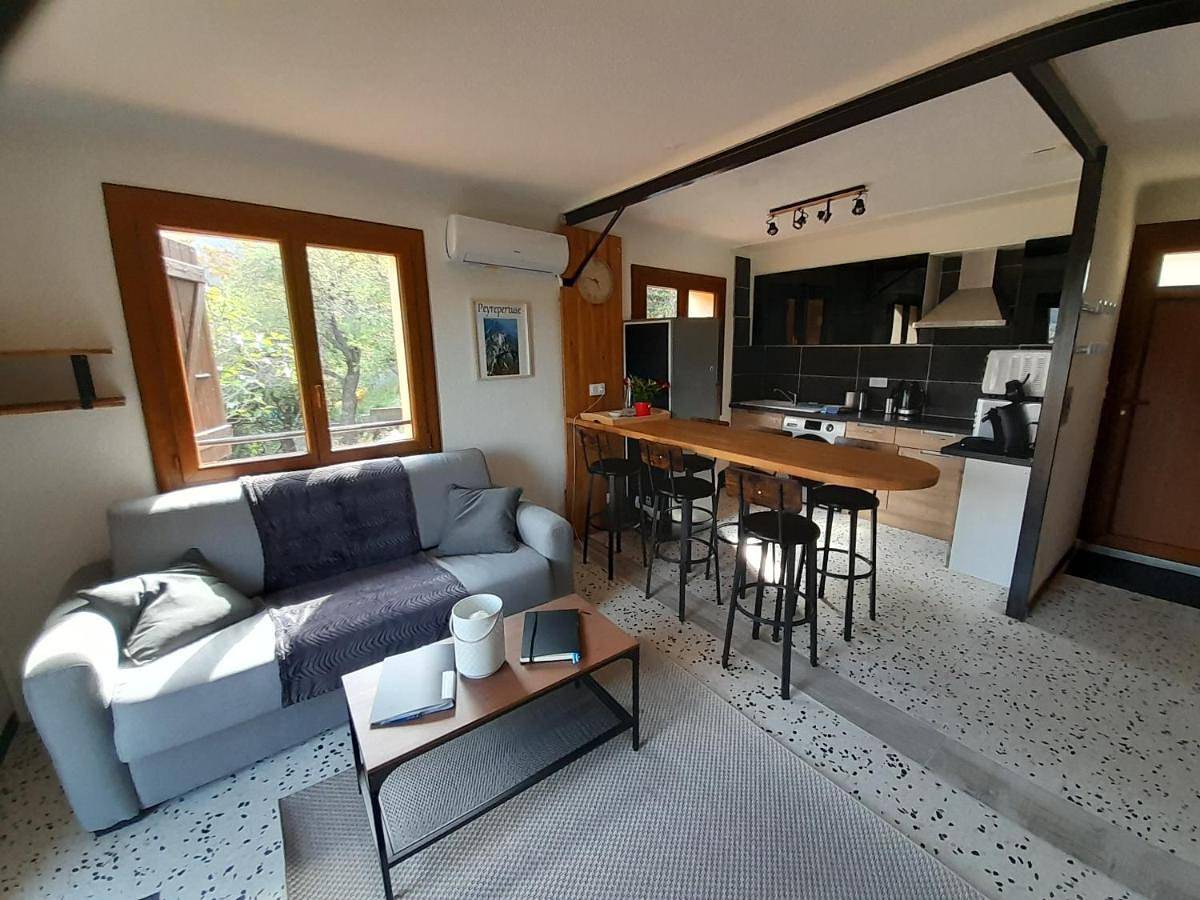 Two-Bedroom House in Duilhac-sous-Peyrepertuse, Parc naturel régional Corbières-Fenouillèdes