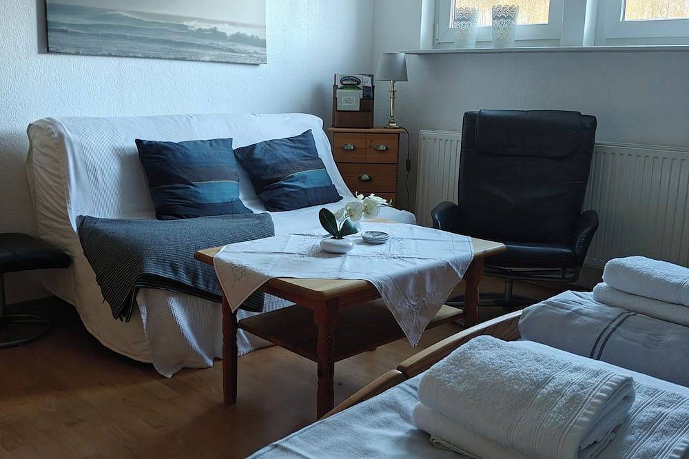 Ganze Wohnung, Gemütliche Fewo für Paare oder kleine Familien mit Dachterrasse und Balkon in Zetel, Südliche Nordseeküste
