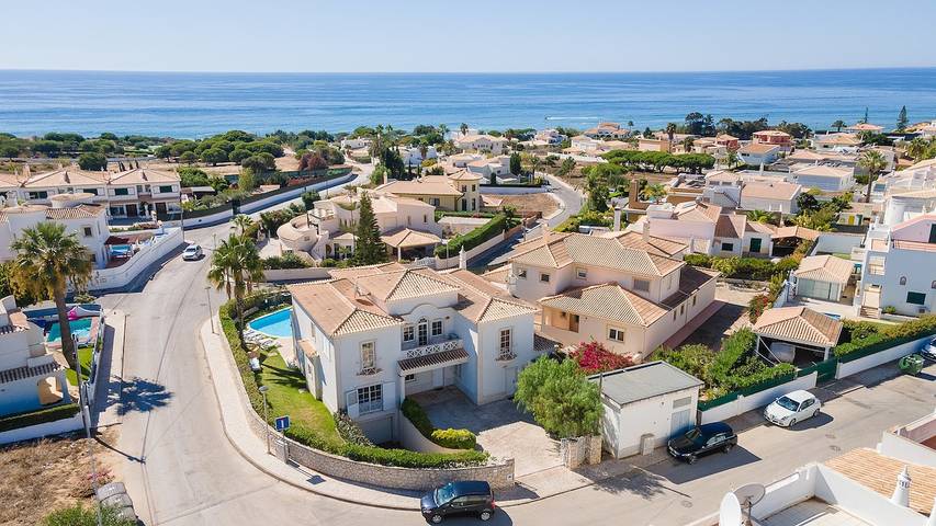 Villa for 16 people, with garden in Galé
