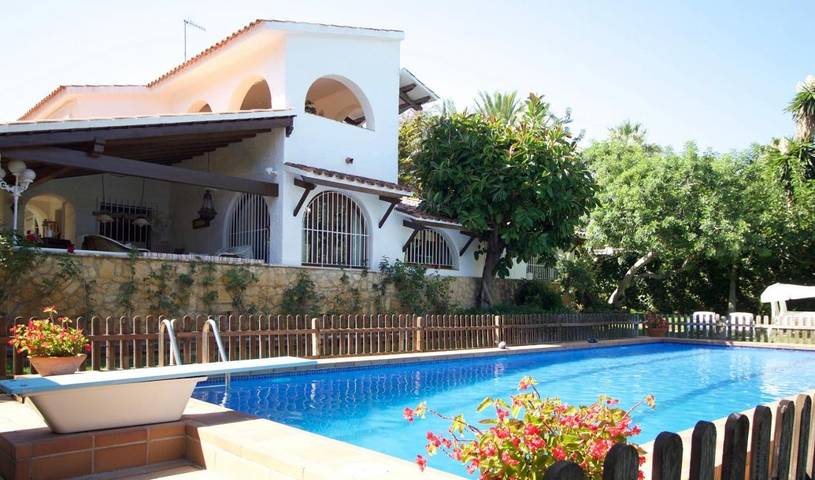 Casa rural para 12 personas, con Balcón y Terraza además de Jardín y Piscina en Roda de Bará