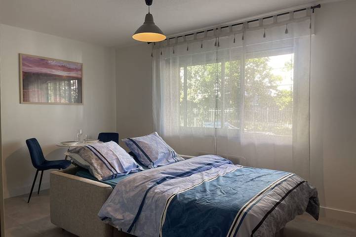 Appartement entier, Au calme et proche centre-ville, studio rénové avec équipements neufs et parking in Gap, Région de Gap