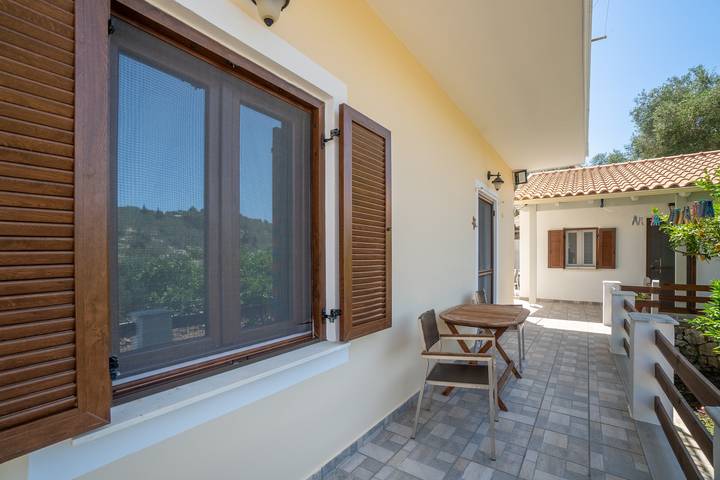 Apartamento entero, Apartamento «Captain Spiros Casa Bella Trio» con vistas a la montaña y Wi-Fi in Gaios, Paxoí