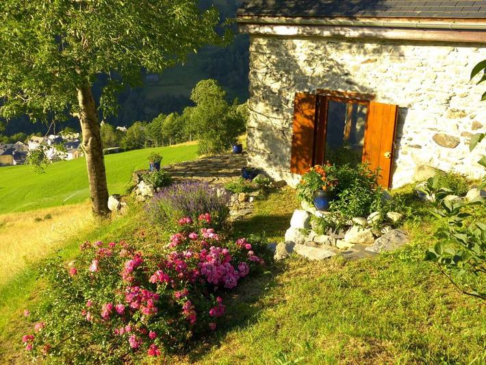 Location de vacances pour 5 personnes, avec vue ainsi que terrasse et jardin à Betpouey - 4