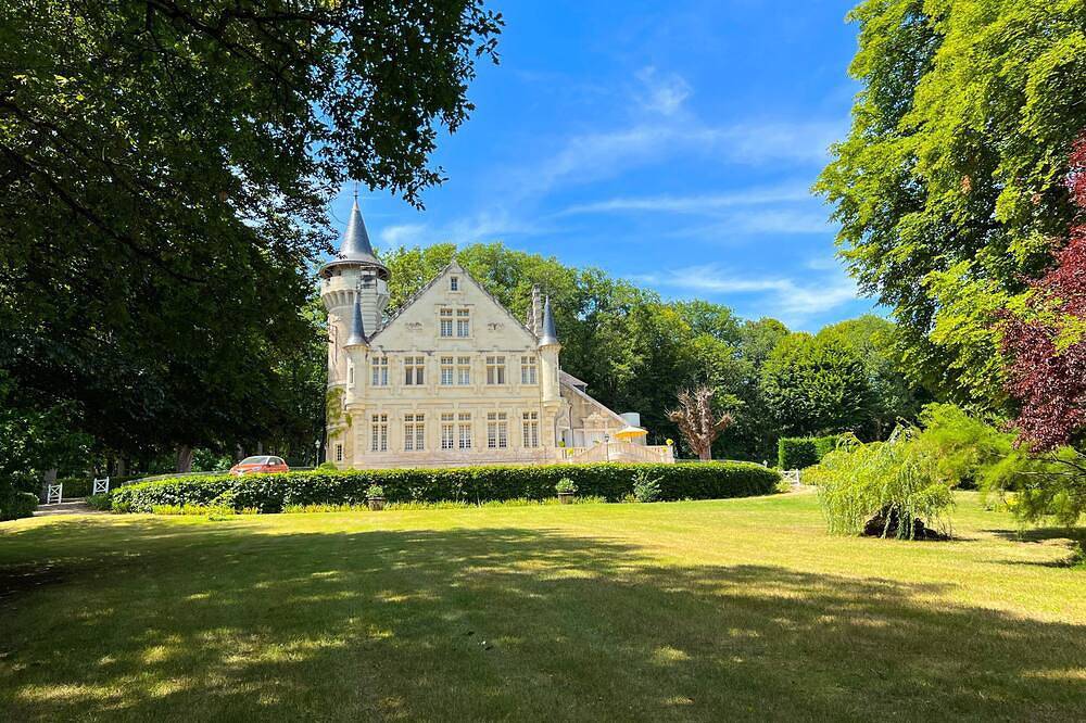 Magnifique Château Avec Piscine Dans un Parc de 3 Hectares au Cœur du Poitou in Lencloître, Vienne (France)