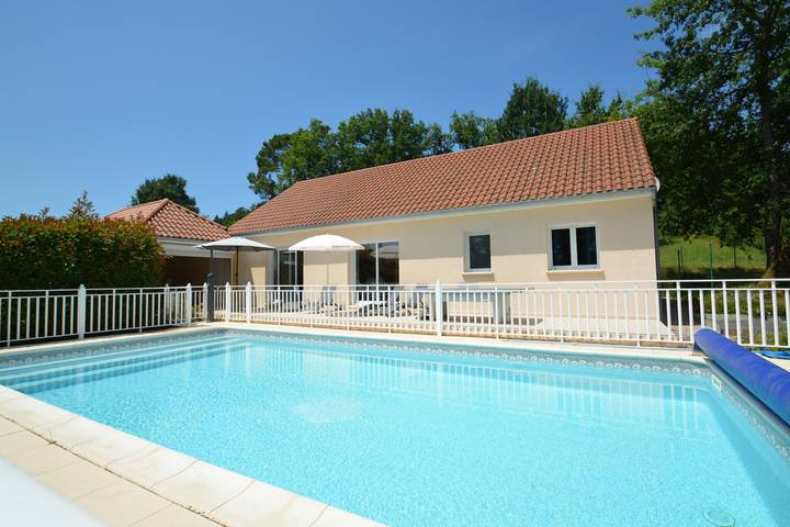 Gîte pour 6 personnes, avec piscine