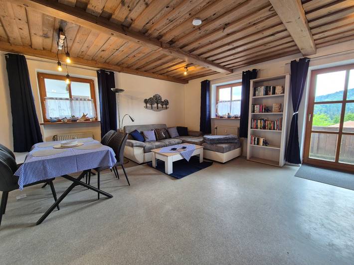 Entire apartment, Relaxinn Bavarian Fewo's Apartment with Shared Pool, Balcony, and Wi-Fi in Hauzenberg, Passauer Land