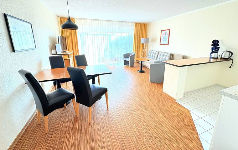 Ganze Wohnung, Ferienwohnung 46 – Helles Erdgeschossapartment mit Wlan und Terrasse in Buschvitz, Bergen auf Rügen und Umgebung
