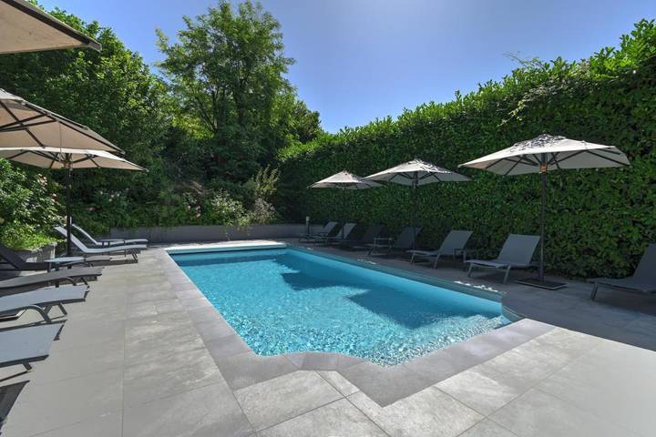 Hôtel pour 2 personnes, avec Terrasse et Jardin ainsi que Piscine et Vue