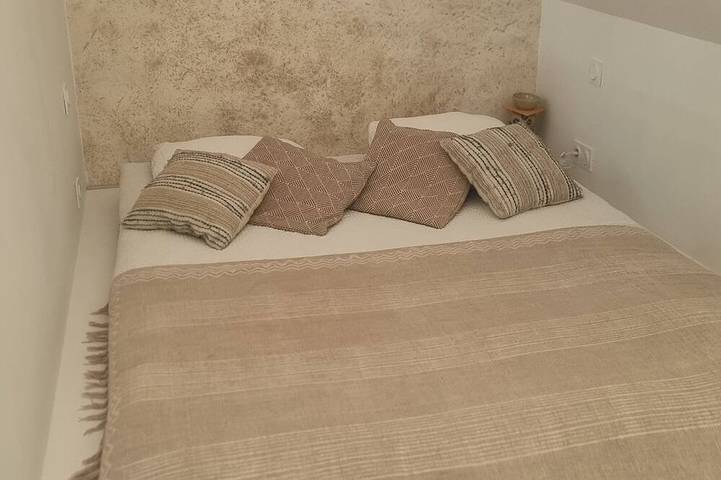 Gîte pour 3 personnes, avec jacuzzi ainsi que jardin et balcon à Saint-Quay-Perros - 2