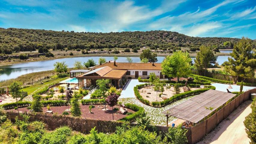 Casa de vacaciones para 8 personas, con vistas al lago y vistas además de jardín y piscina en Parque natural de las Lagunas de Ruidera - 3