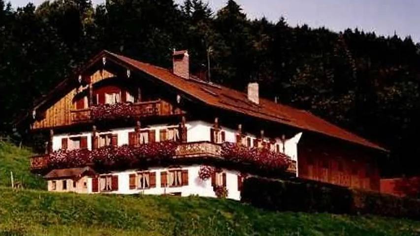 Ferienwohnung für 4 Personen, mit Balkon und Garten in Wackersberg