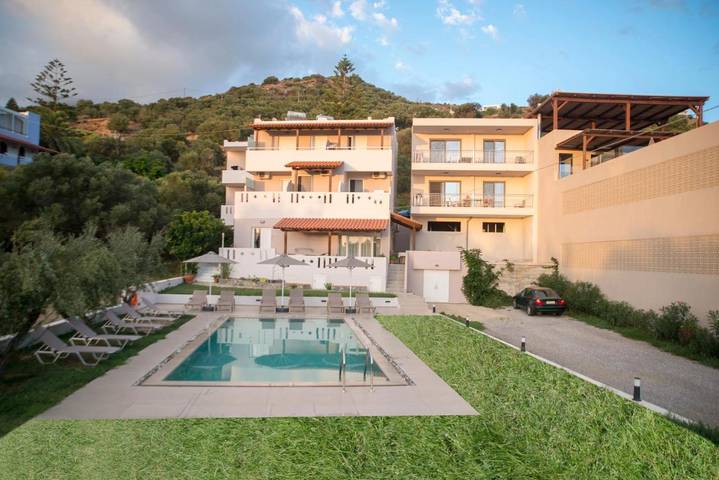 Ferienwohnung für 4 Personen, mit Pool und Ausblick sowie Garten, kinderfreundlich in Plakias