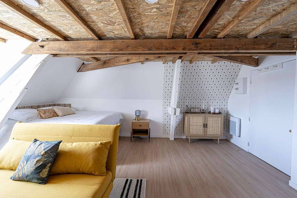 Entire apartment, Les Maisons Acajou / Charming Spicy Chalet studio in Châtellerault, Vienne