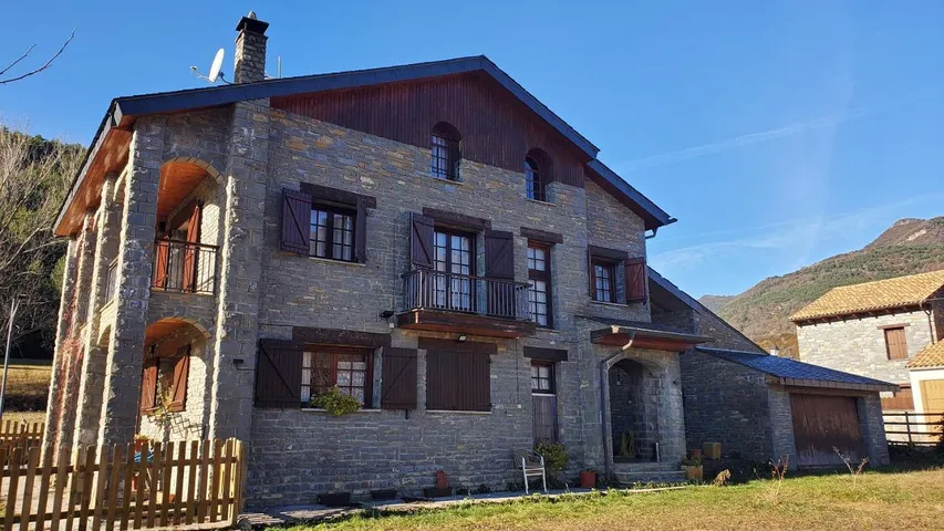 Country house for 10 people, with view and garden, with pets - 1