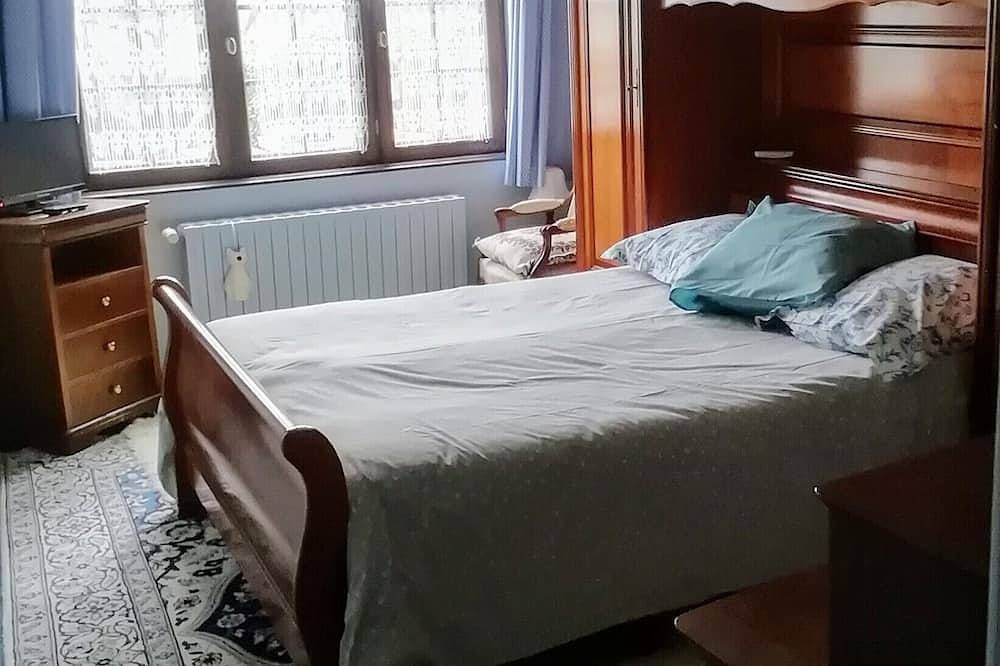 Large charming gîte with breathtaking view of Brocéliande Paimpont forest in Paimpont, Rennes und Umgebung