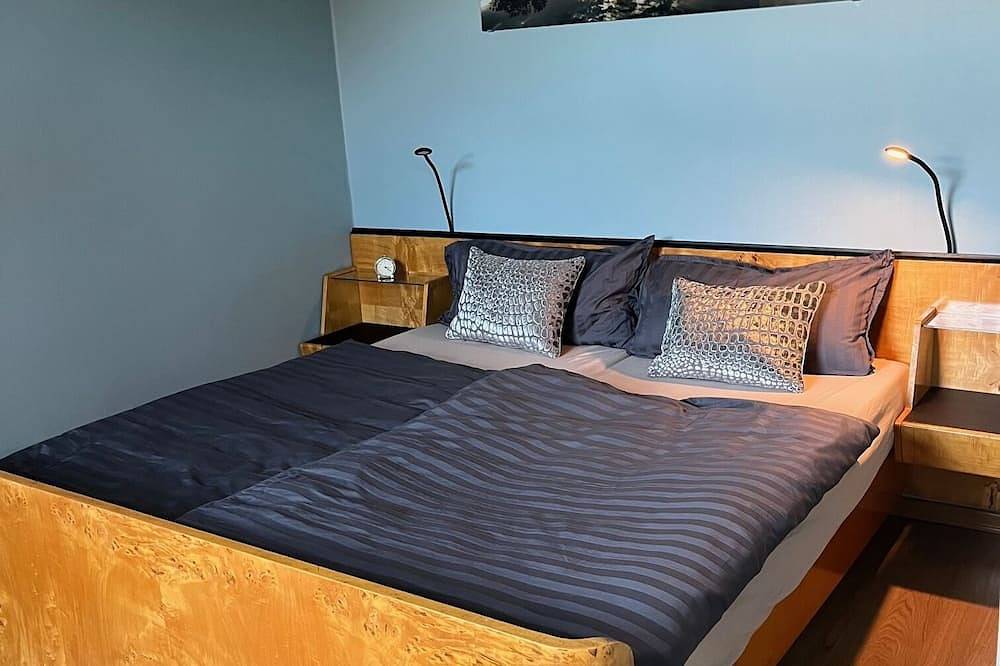 Ganze Wohnung, Direkt Stadtmitte, 95qm liebevolle Fewo/1Og mit großer Südterrasse, 900m zum See in Tollensesee, Neubrandenburg