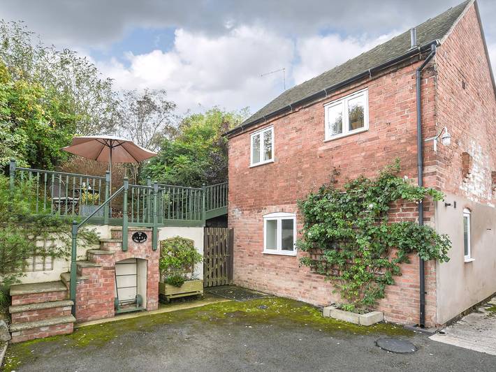 Log cabin for 2 people, with garden in Shrewsbury