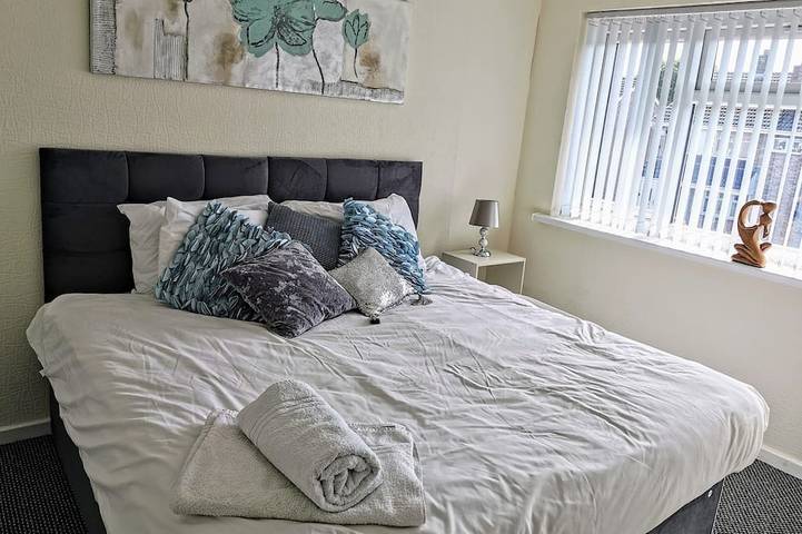 3Bed Full House - Free Parking - Family Friendly! in Wolverhampton, Birmingham e dintorni