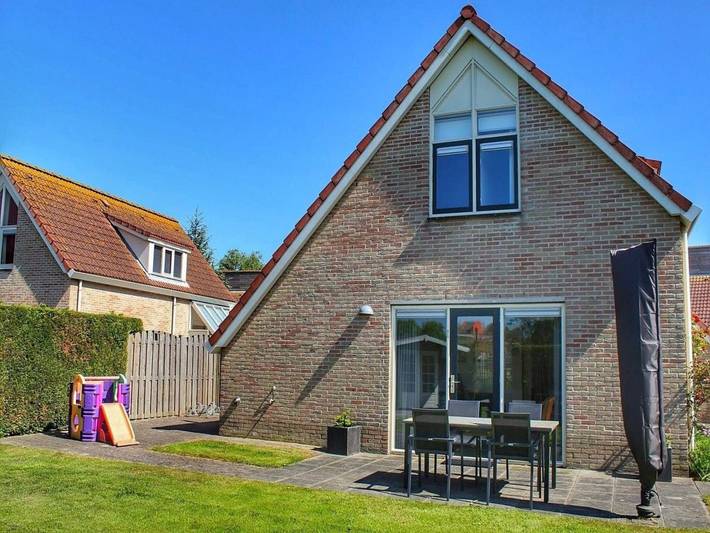 Vacation rental for 8 people, with terrace, with pets in North Sea Netherlands