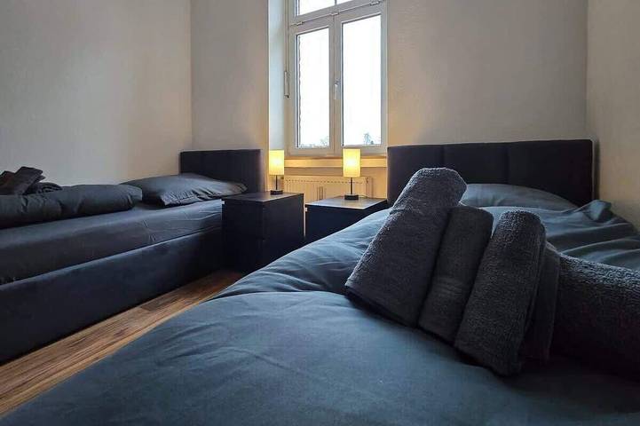 Ganze Wohnung, Alpha Apartments: 2 Sz + Terrasse, grünes Viertel in Krefeld, Niederrhein