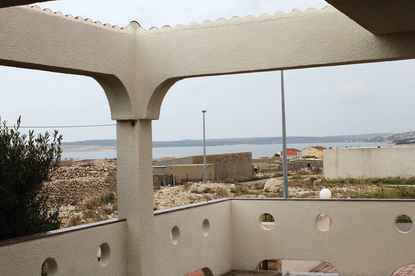 Ganze Wohnung, 2-Zimmer-Ferienwohnung mit Terrasse und Meerblick Kustici, Pag A-6287-e in Kustići, Pag
