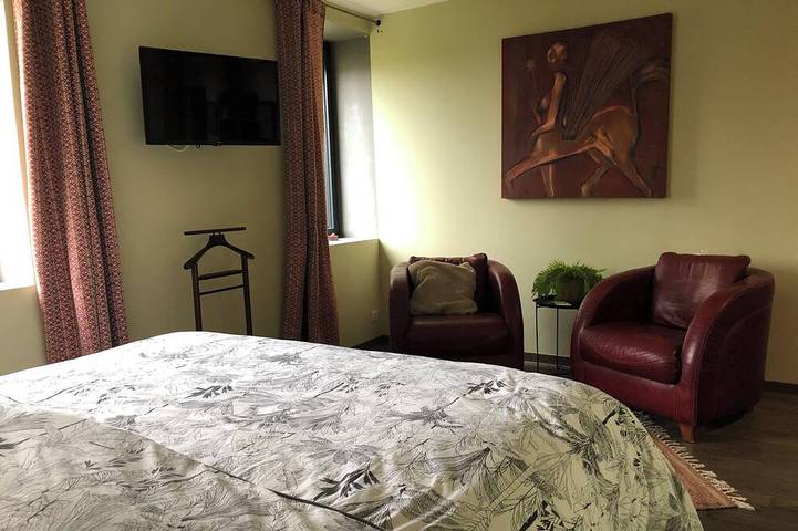 Gîte pour 8 personnes, avec jardin dans Saint-Denis-lès-Bourg - 3