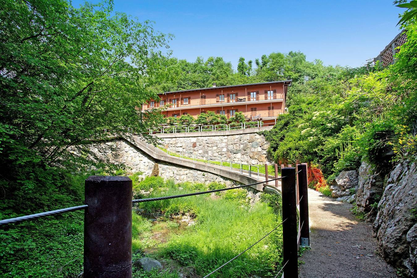 Entire apartment, 'Residence Appartamento Parigi' with Mountain View, Garden & Wi-Fi in Civate, Brianza