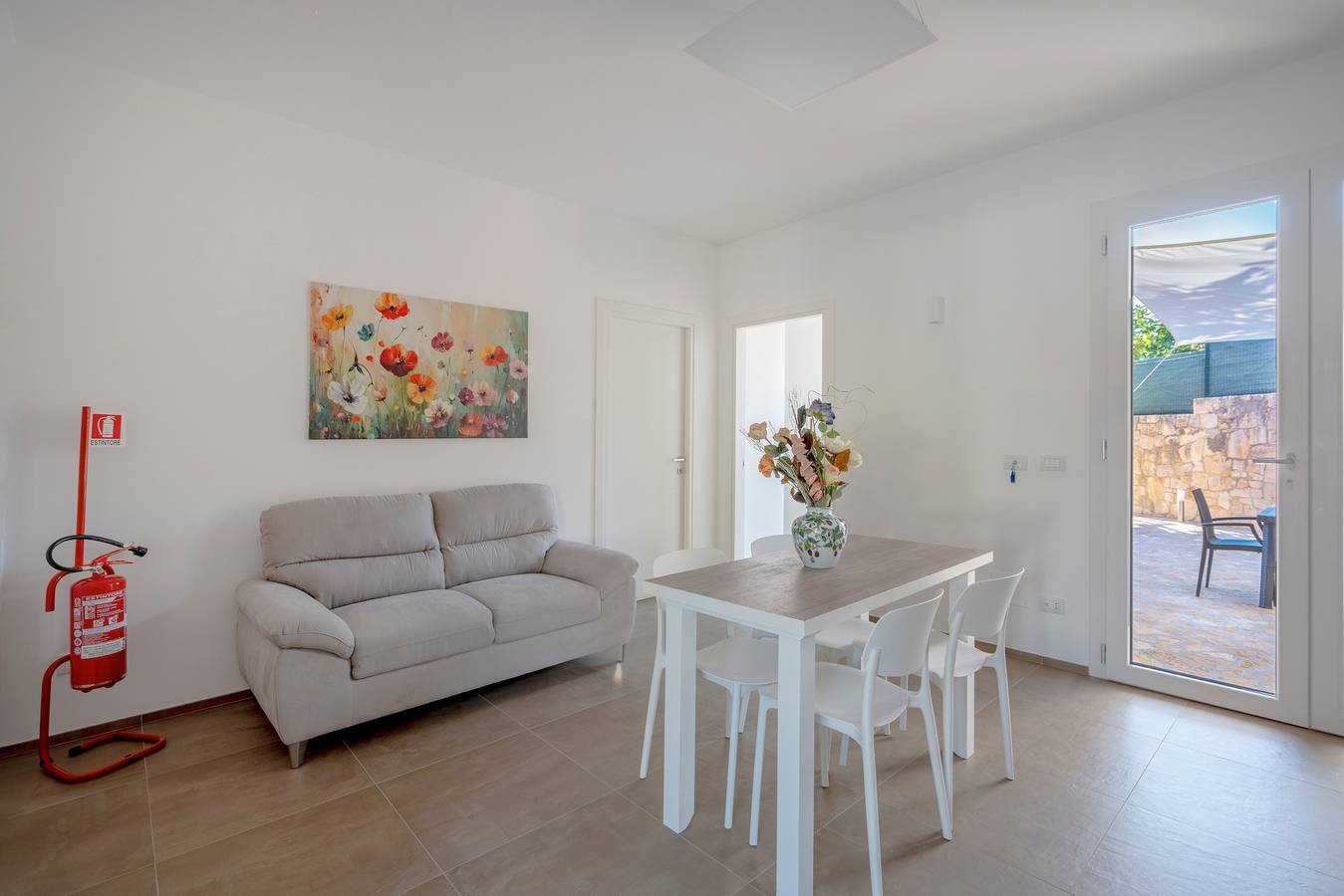 Apartamento inteiro, Villa Ada - Apartamento 'Monica' com terraço privado, Wi-Fi e ar condicionado in Selva di Fasano, Fasano