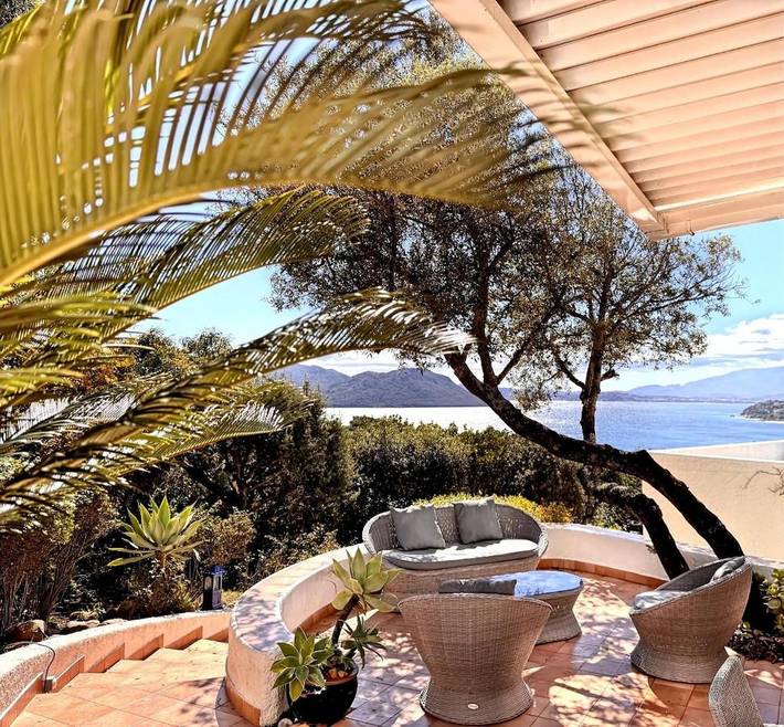 Location de vacances pour 8 personnes, avec terrasse ainsi que vue et piscine dans Plage Cala Rossa - 4