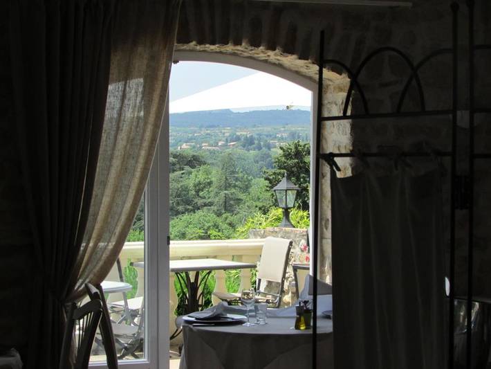 Hôtel pour 3 personnes, avec terrasse et piscine, animaux acceptés