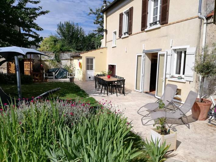 Chambre d’hôte pour 8 personnes, avec Terrasse ainsi que Jardin et Sauna à Magny-le-Hongre