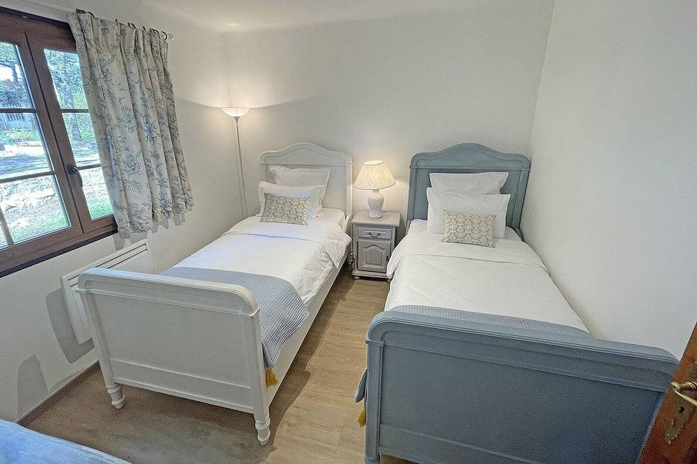 Villa Isabella - Haven of peace with swimming pool and panoramic view. sleeps 4 in Sillans-la-Cascade, Brignoles region