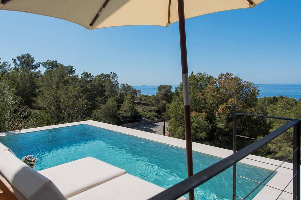 Wake Up to Sea Breezes in Santa Eularia in Roca Llisa, Santa Eulària des Riu