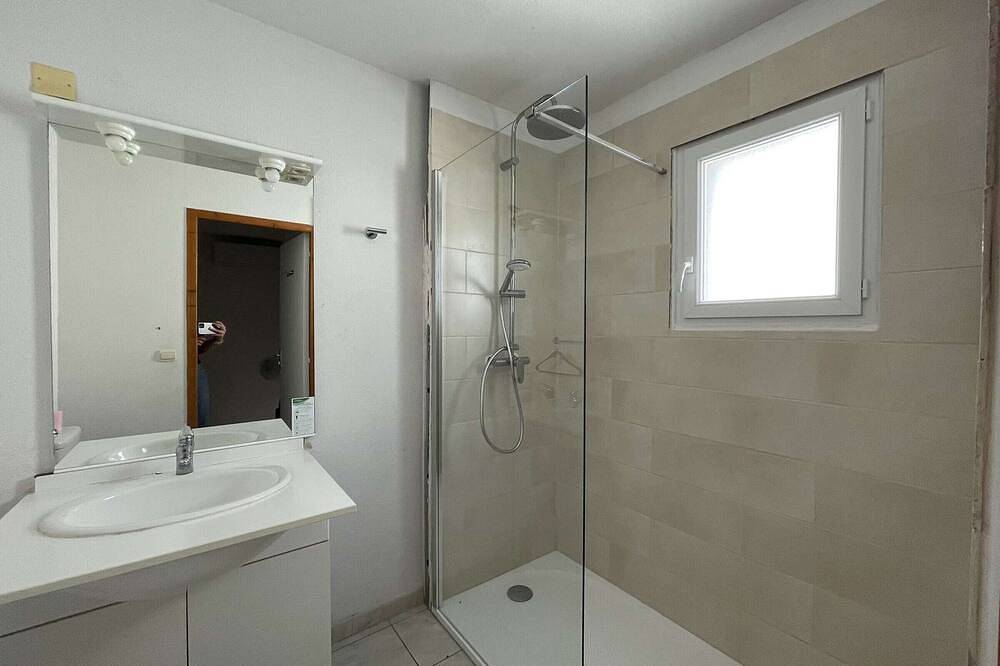 Cozy Duplex for 8 with Terrace, A/C, and Pools at Salavas in Salavas, Ardèche