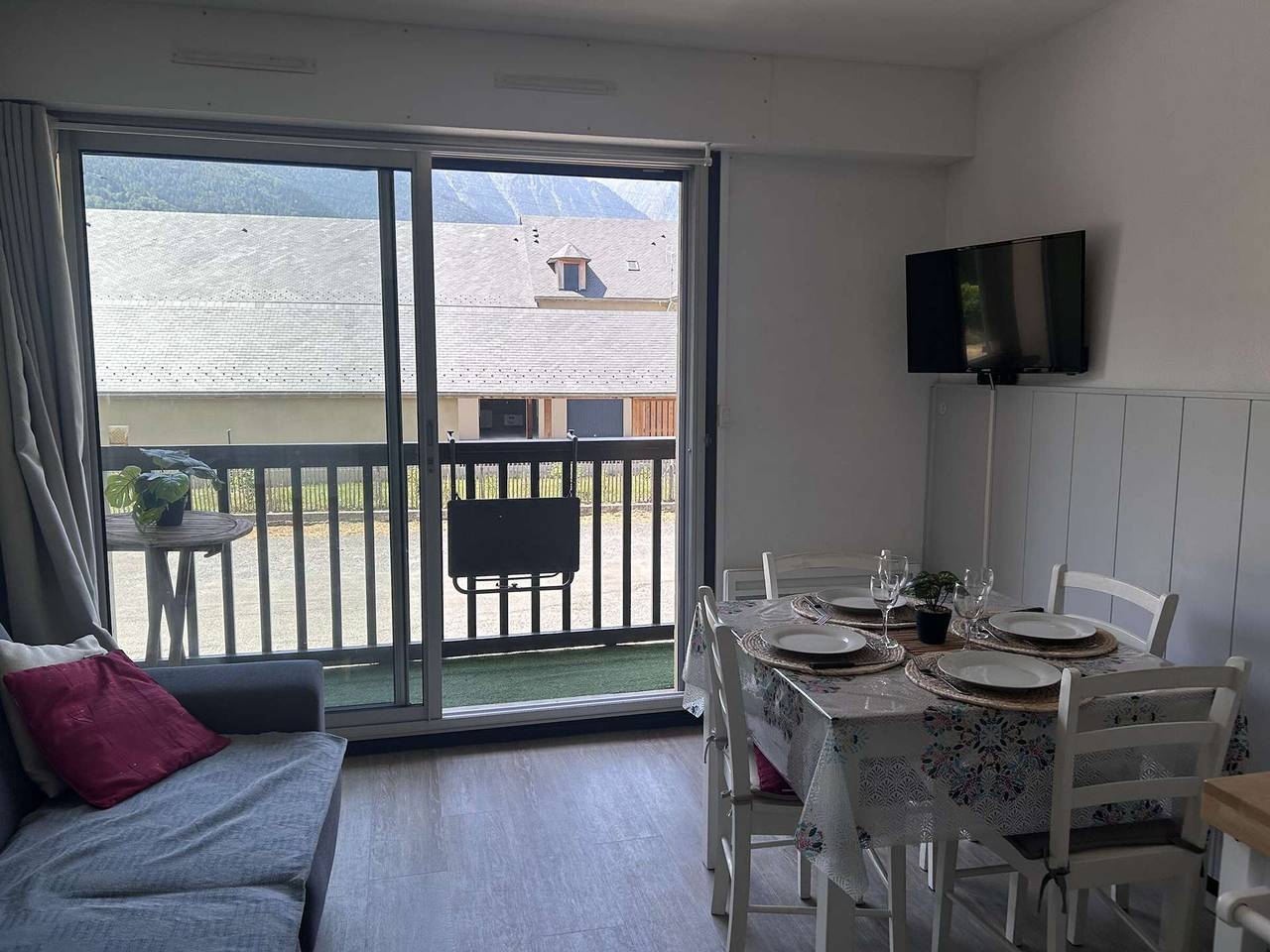 Entire apartment, 1-Bed Apt for 4 with Parking in Vielle-Aure in Vielle-Aure, Pyrenees National Park