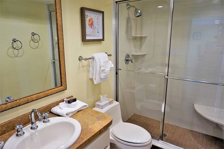 Vacation rental for 8 people, with pool and yard as well as balcony and hot tub in Little Gasparilla Island