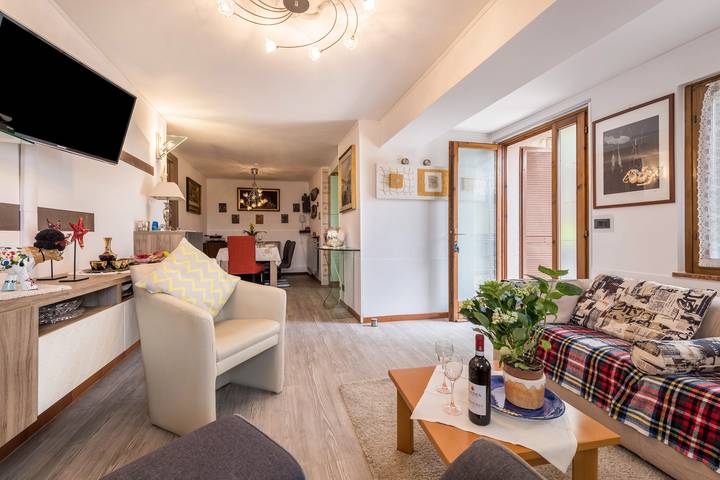 Ganze Wohnung, Ferienwohnung in San Zeno mit schönem Blick auf den See in San Zeno di Montagna, Gardasee-Berge