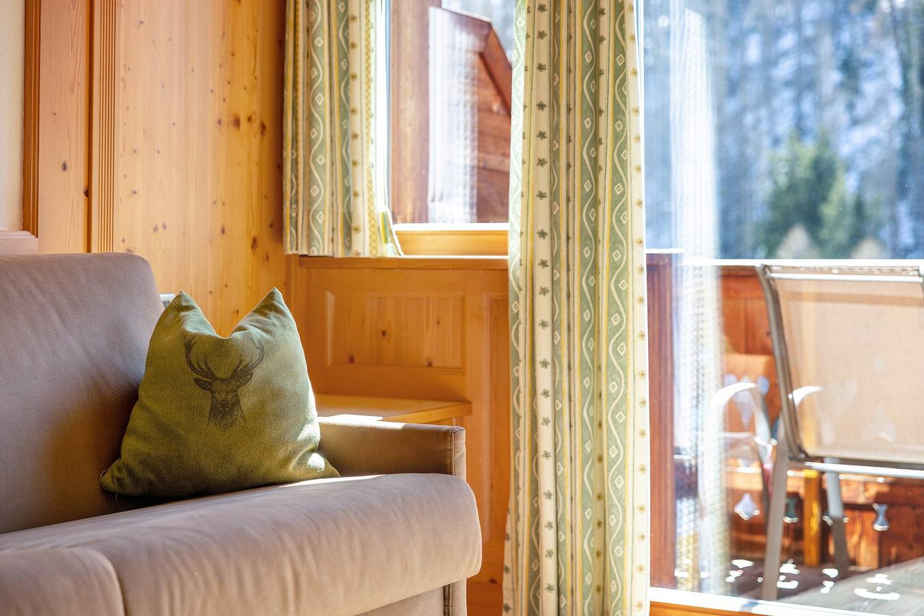 Ganze Wohnung, Ferienwohnung 'Ciasa Mirio Mirio' mit Bergblick, Balkon & Wlan in Rumestluns, Wengen (Italien)