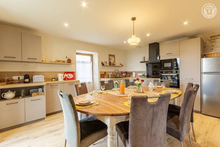 Gîte pour 8 personnes, avec Balcon et Terrasse dans Bauges - 4