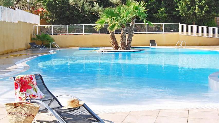 Location de vacances pour 7 personnes, avec sauna ainsi que piscine et terrasse, animaux acceptés à Solliès-Toucas - 2