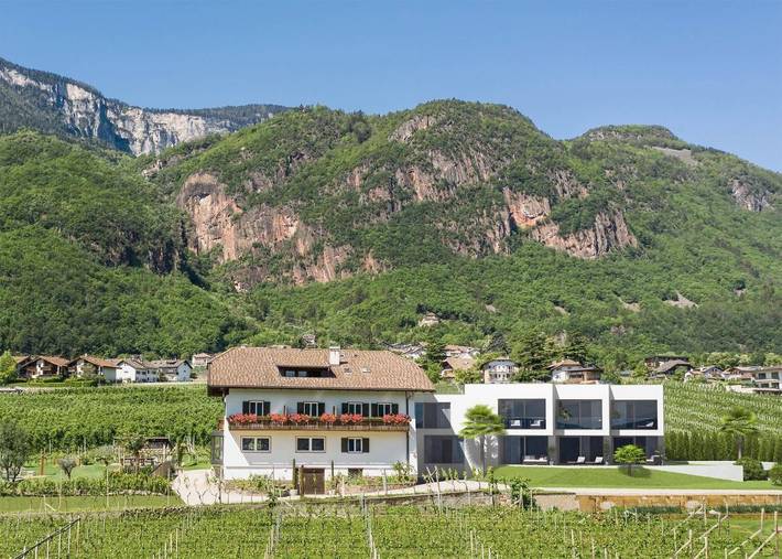 Hotel für 3 Personen, mit Pool und Ausblick sowie Garten - 1