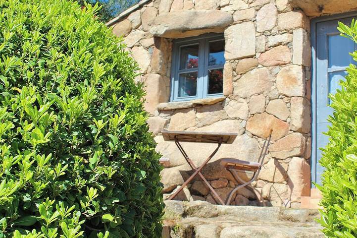 Villa pour 2 personnes, avec jardin et piscine, animaux acceptés à Porto-Vecchio