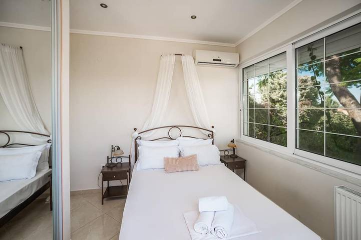 Villa con piscina privada y vistas al mar in Lithakia, Laganas