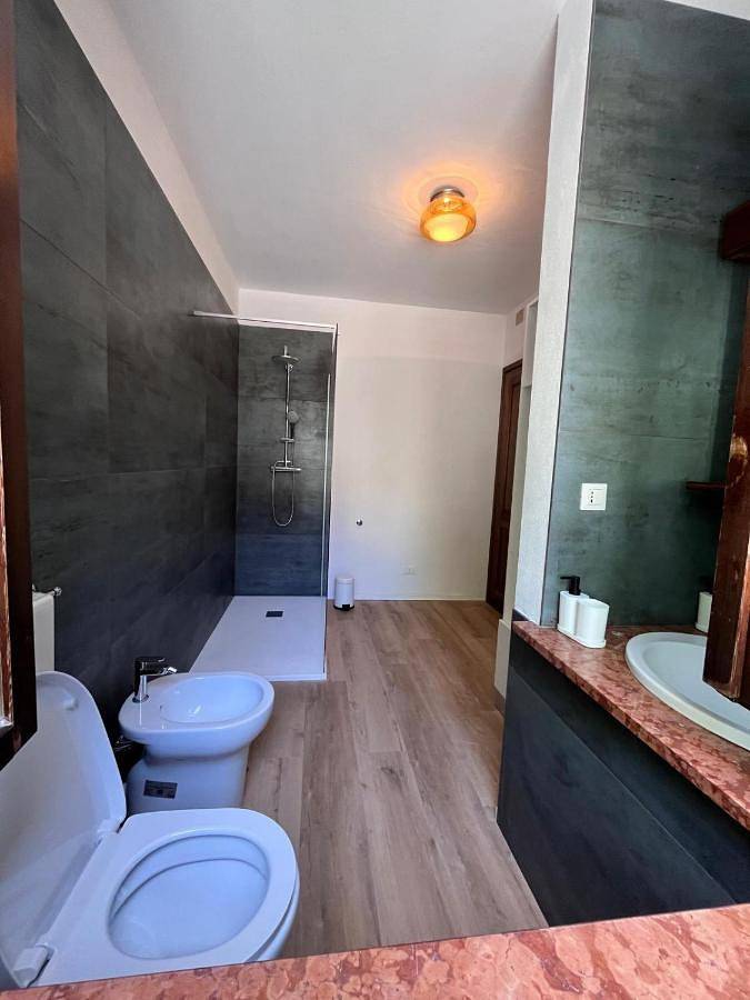 Gîte pour 5 personnes, avec vue ainsi que vue sur le lac et terrasse à Venzone - 2