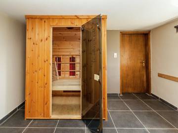 Holiday Rental for 32 People in Ouffet, Wallonia, Photo 3