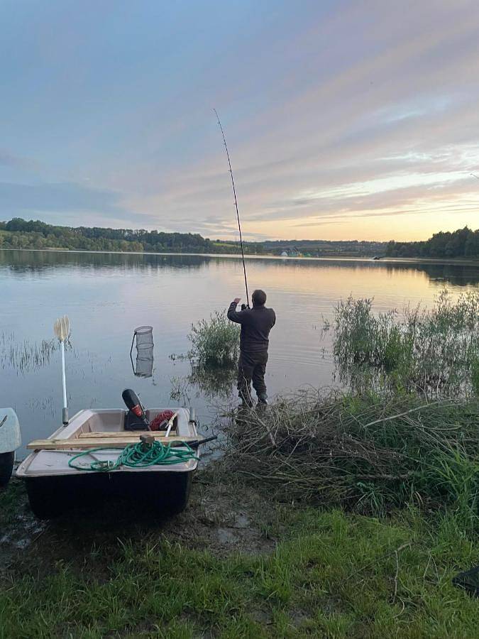 Gîte pour 4 personnes, avec vue sur le lac ainsi que vue et jardin dans Lac de la Liez - 3