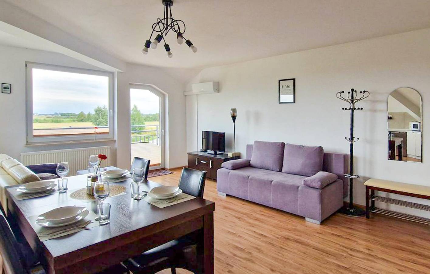 Ganze Ferienwohnung, Ferienwohnung für 6 Personen mit Garten in Darłówko, Darłowo