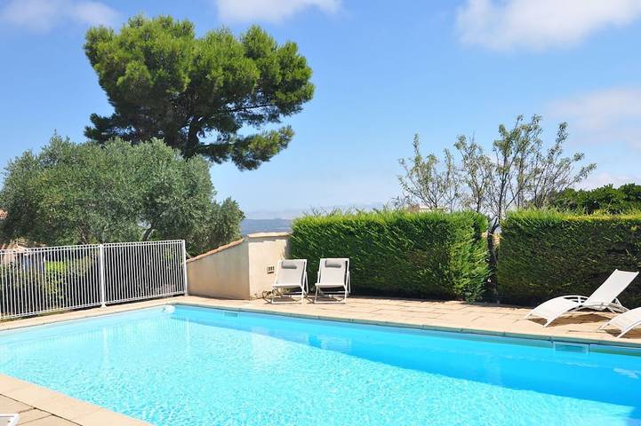 Villa pour 6 personnes, avec terrasse ainsi que piscine et jardin à Narbonne