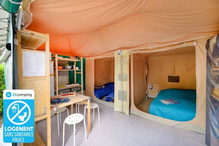 Tente pour 4 personnes, avec terrasse et sauna ainsi que jacuzzi et bassin pour enfant, animaux acceptés dans la Loire - 2